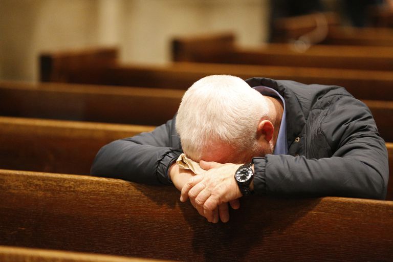 ComfortinLoss-GettyImages-580759599-570d10695f9b5814086e34e5